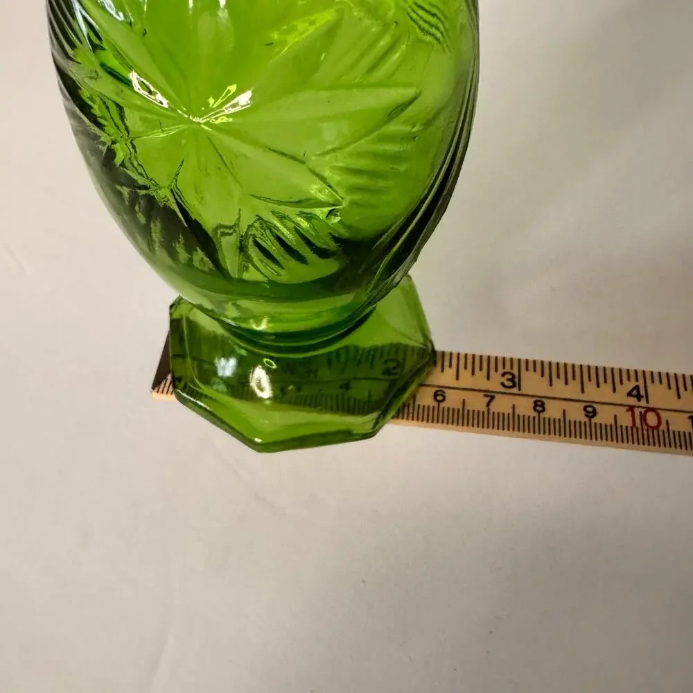 Emerald Green Starburst Pattern Antique Glass Bud Wildflower Vase 7
